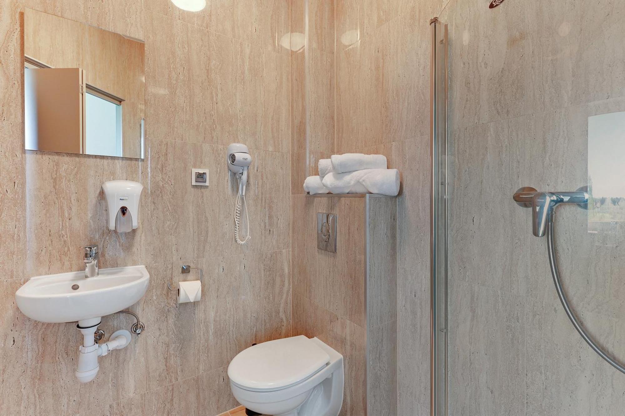 Bed and Breakfast Mile Gdansk Airport & Parking Dlugoterminowy Exterior foto